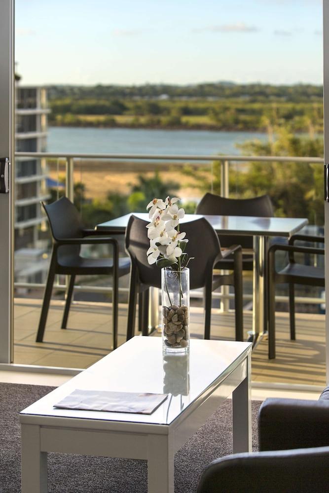 Oaks Mackay Rivermarque Hotel Exterior photo